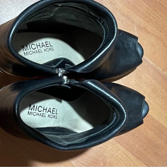 Michael Kors Shiny Black Leather Side Zip Up High Heels Size 6 M - Picture 3 of 11